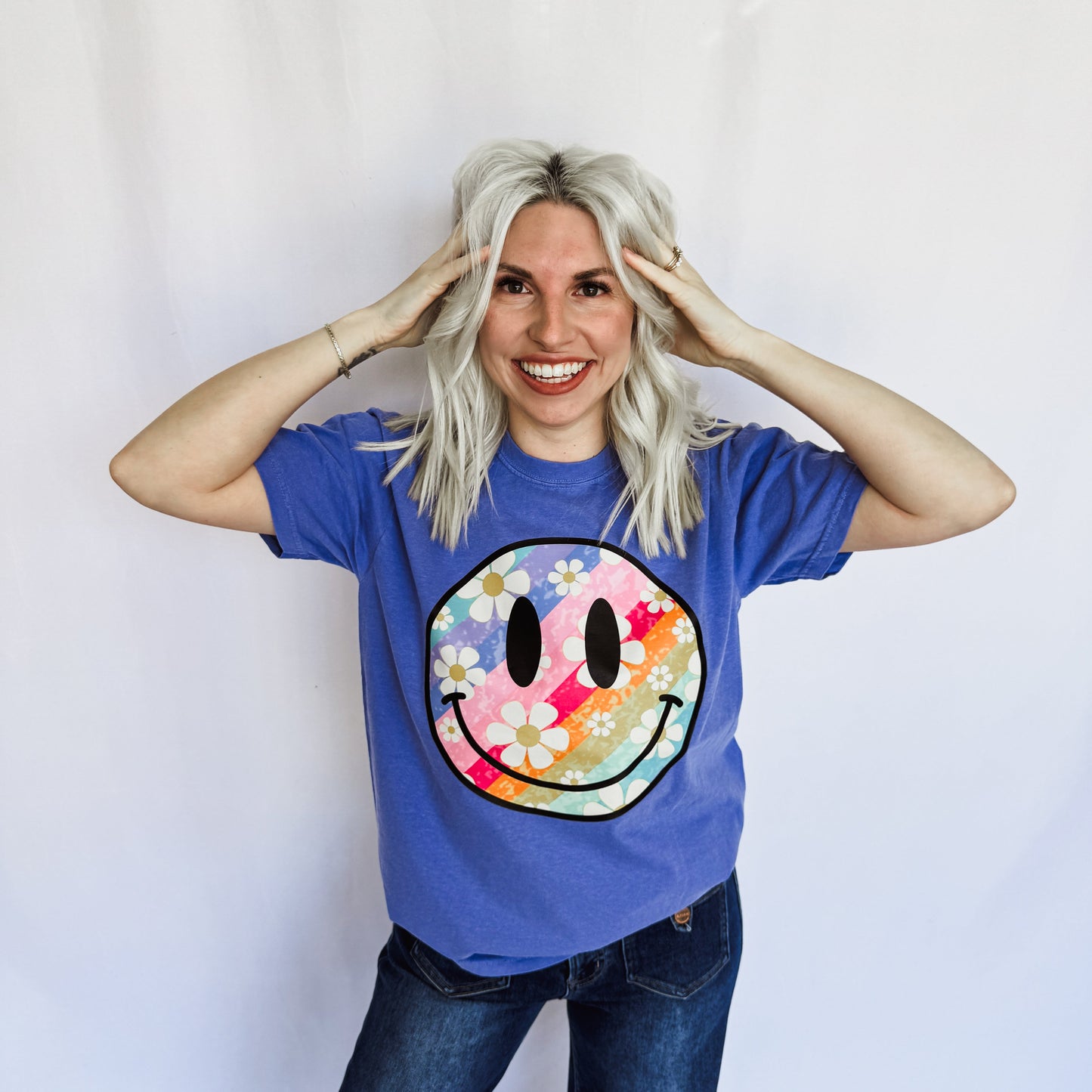 *Daisy Stripe Smile Graphic Tee